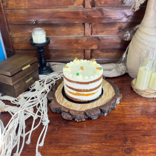 Exotic Carrot Cake de la Something Sweet Timișoara - Tort cu morcovi, caramel sărat și fructe exotice