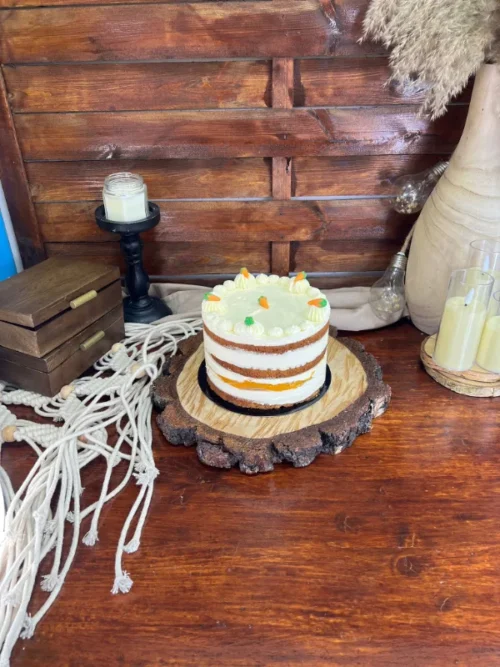 Exotic Carrot Cake de la Something Sweet Timișoara - Tort cu morcovi, caramel sărat și fructe exotice