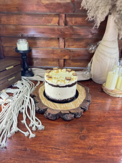 O combinație irezistibilă de ciocolată, caramel și alune, o delicatețe artizanală de la Something Sweet