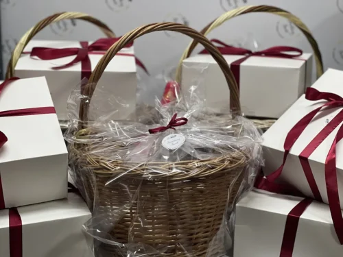 Coș de Paște cu produse artizanale Something Sweet