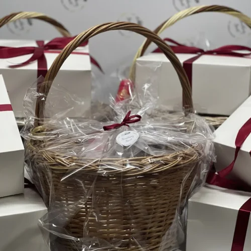 Coș de Paște cu produse artizanale Something Sweet
