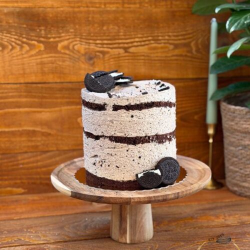 Tort Choco Nutella naked cake cu cremă de brânză și Oreo, blat ciocolatos decorat cu biscuiți Oreo întregi – Something Sweet by Adelina Sontea